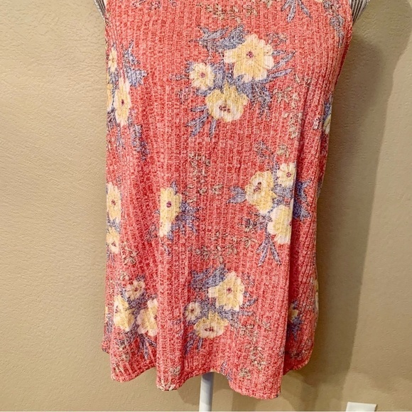 NEW W5 Tunic Top Large Sleeveless Faded Red Floral Gold Blue Greens Buttons - Picture 4 of 16